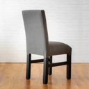 Silla tapizada con apoyabrazos